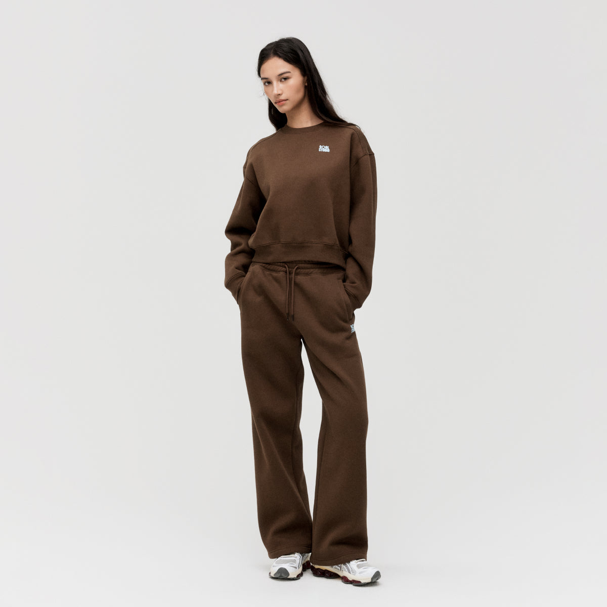 W'S ESSENTIAL BRUSHED SWEAT - DARK BROWN