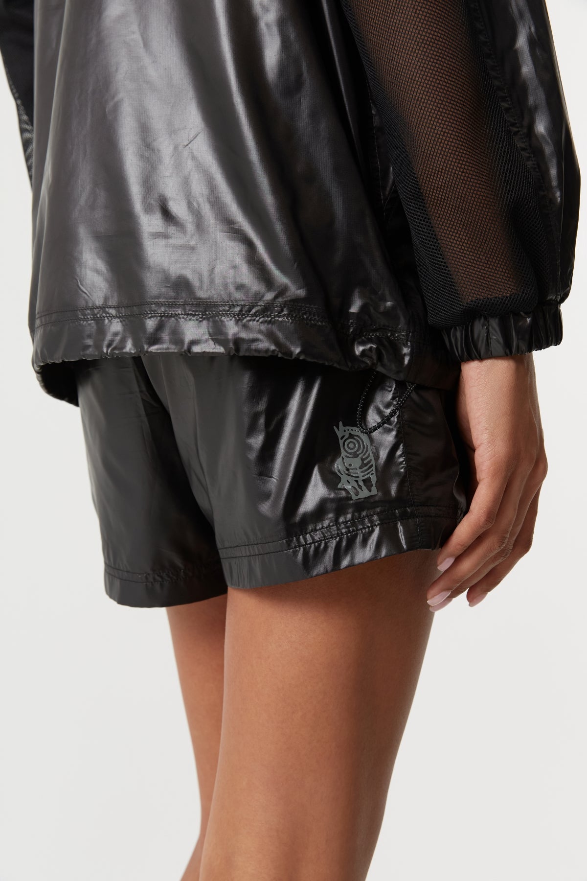 ゴールスタジオ グロッシー メッシュ ライン ショーツ ブラック