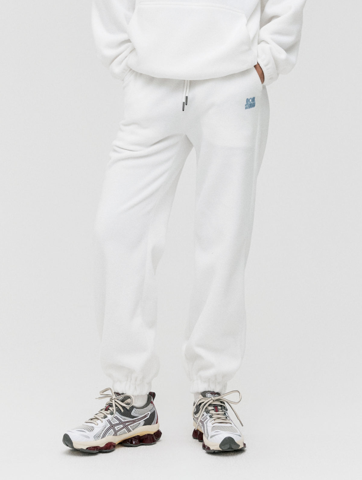 ESSENTIAL MICROFLEECE JOGGER - OFF WHITE