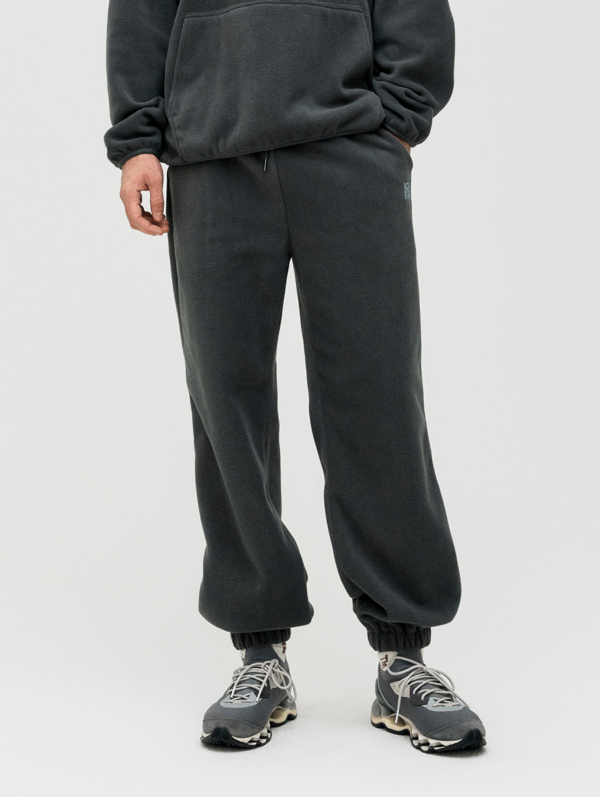 ESSENTIAL MICROFLEECE JOGGER - CHARCOAL