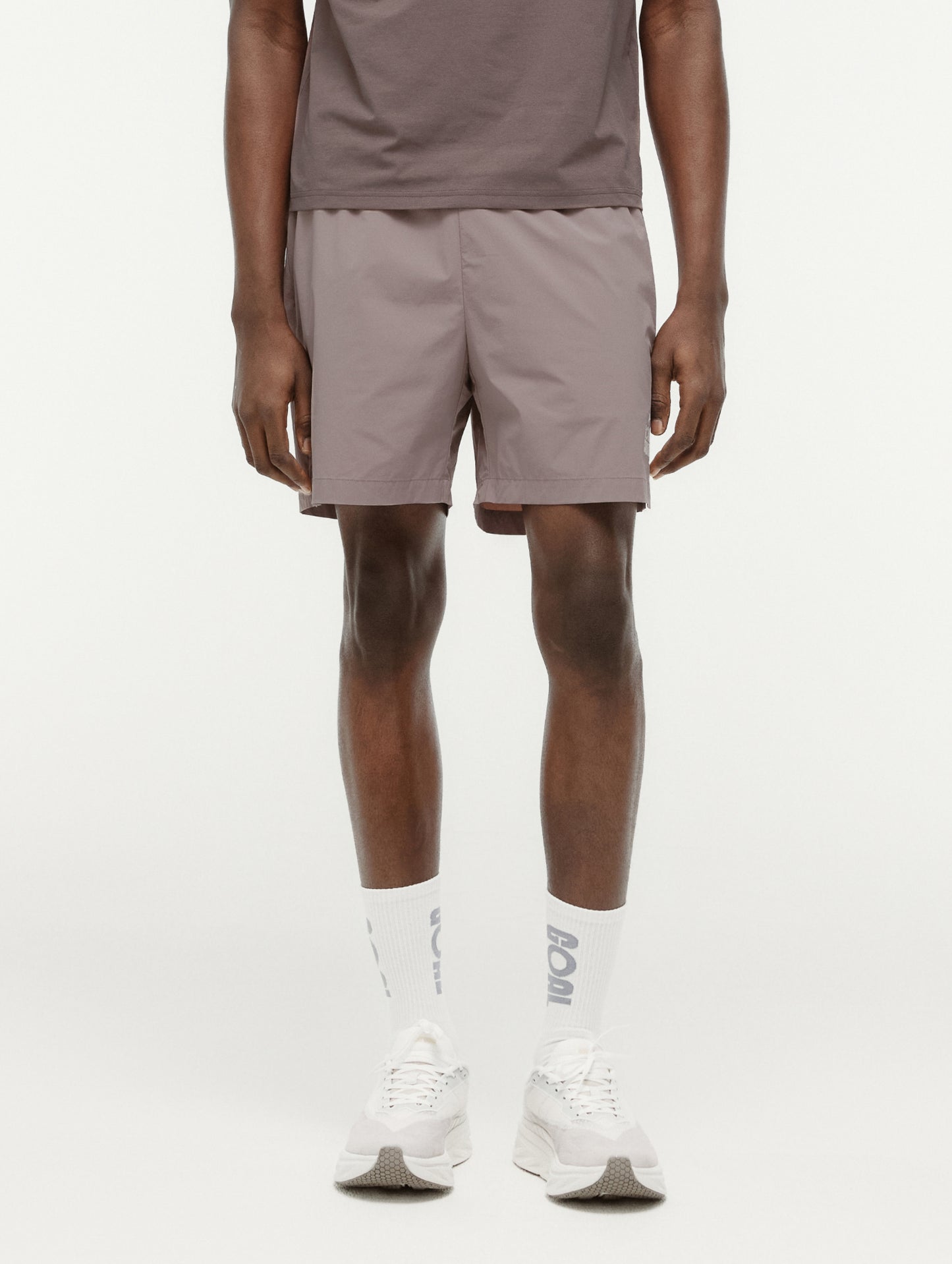M'S ESSENTIAL STRETCH SHORTS - BROWN