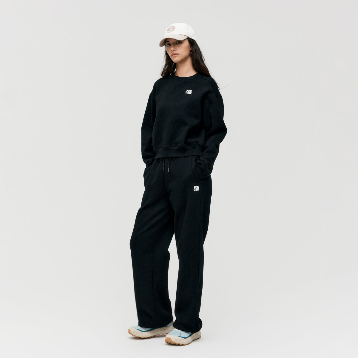 W'S ESSENTIAL BRUSHED SWEAT - BLACK