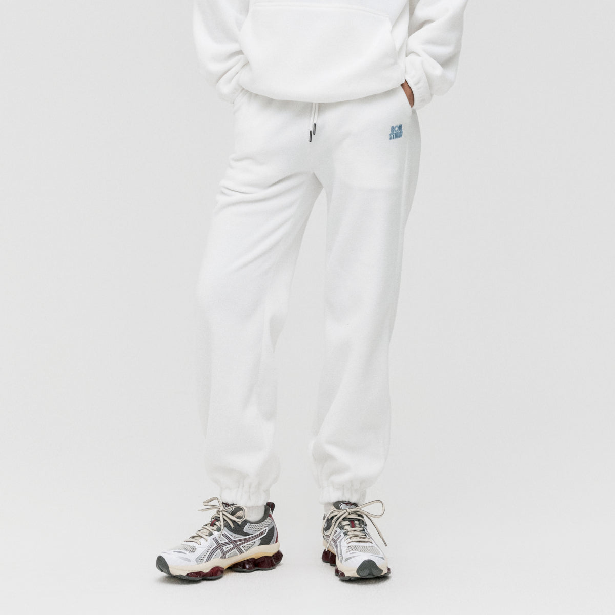 ESSENTIAL MICROFLEECE JOGGER - OFF WHITE
