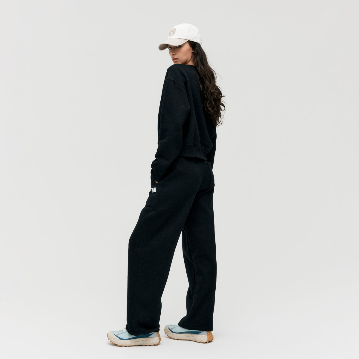 W'S ESSENTIAL BRUSHED SWEAT - BLACK