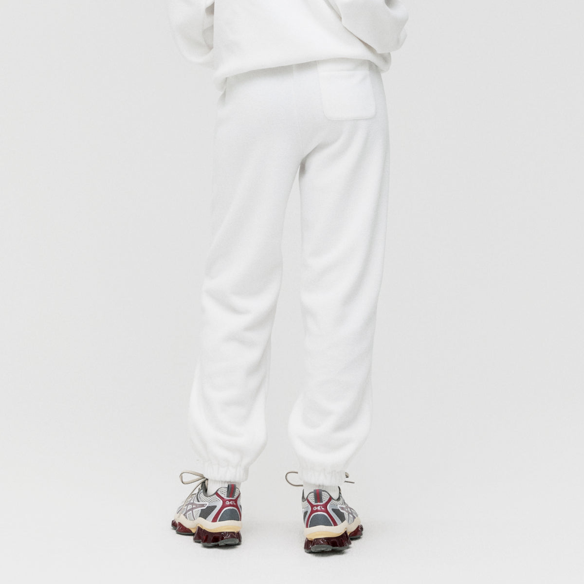 ESSENTIAL MICROFLEECE JOGGER - OFF WHITE