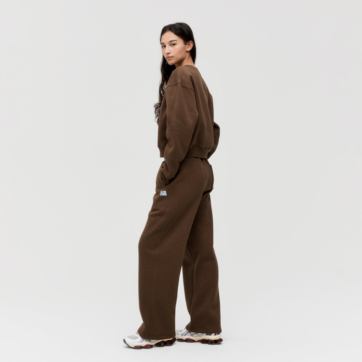 W'S ESSENTIAL BRUSHED SWEAT - DARK BROWN