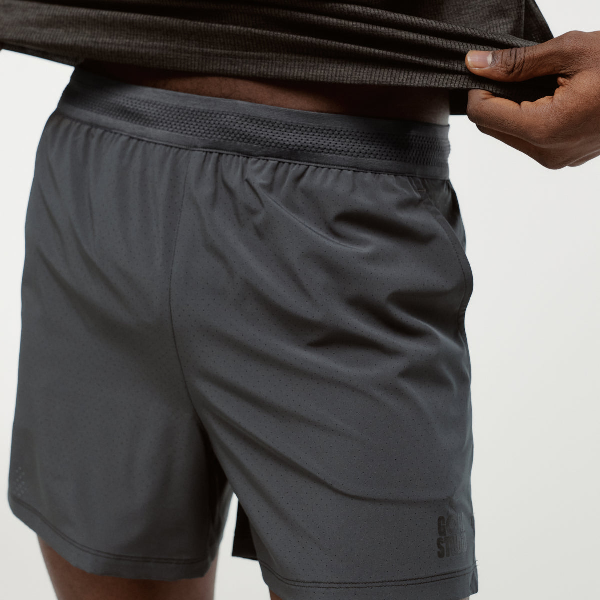 M'S 5" RUNNING SHORTS - CHARCOAL
