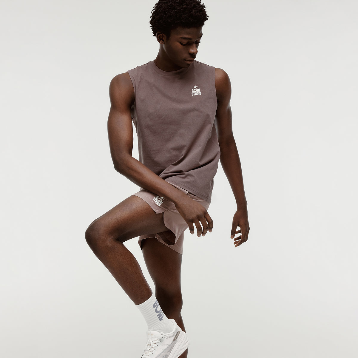 M'S ESSENTIAL AIRDRY SLEEVELESS - BROWN