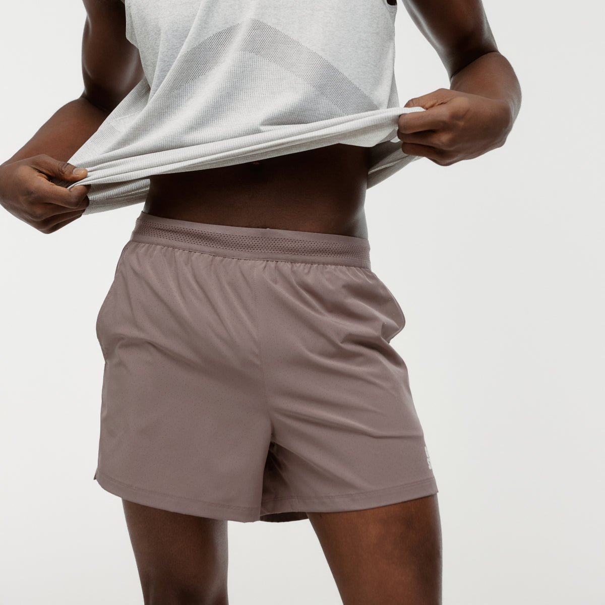 M'S 5" RUNNING SHORTS - BROWN