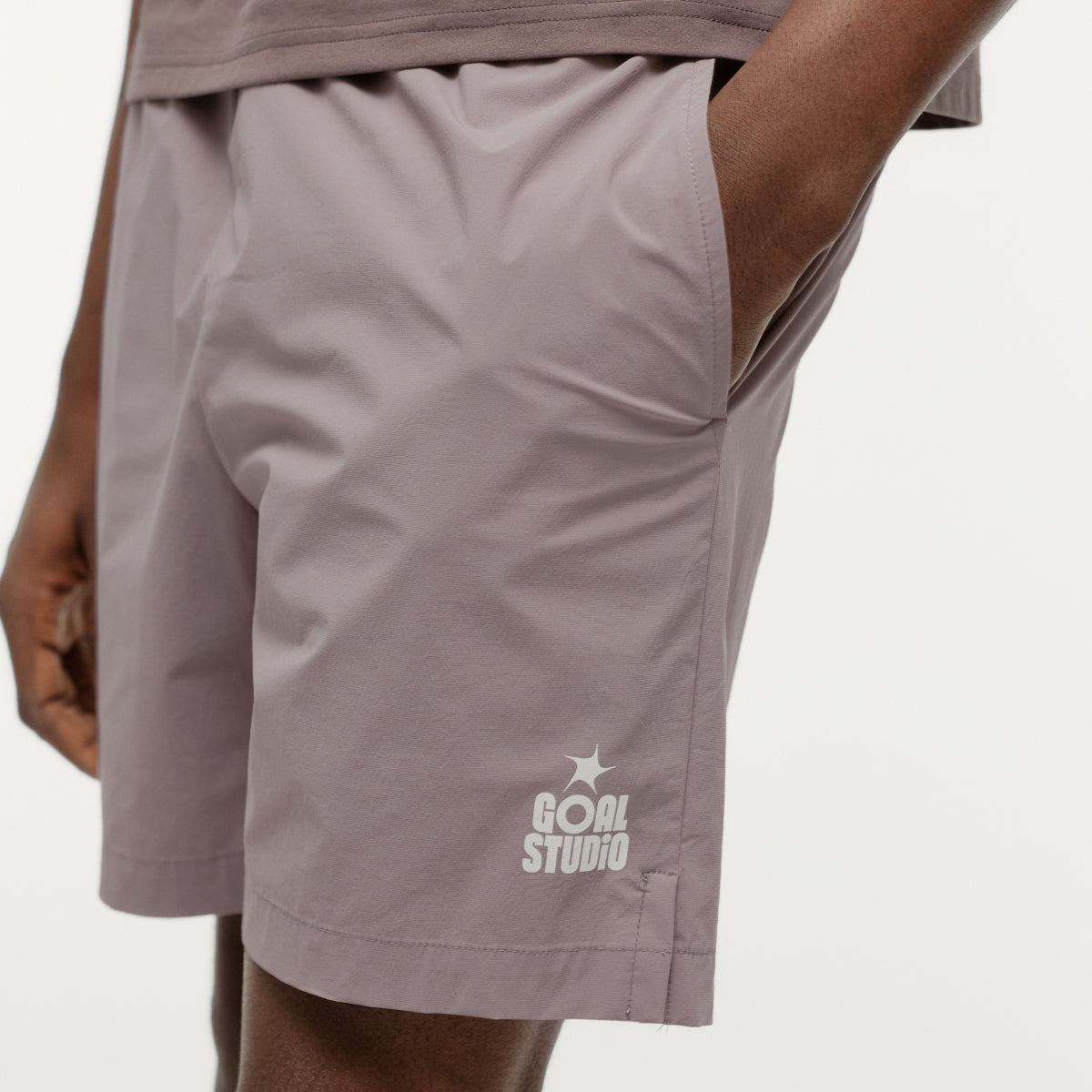 M'S ESSENTIAL STRETCH SHORTS - BROWN