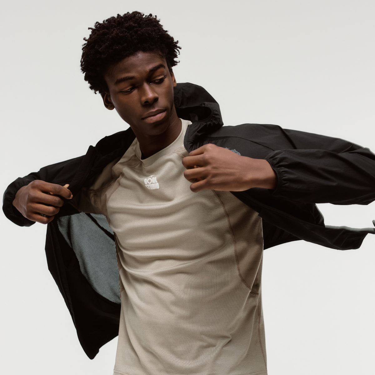 M'S ESSENTIAL SUPER LIGHT JACKET - BLACK