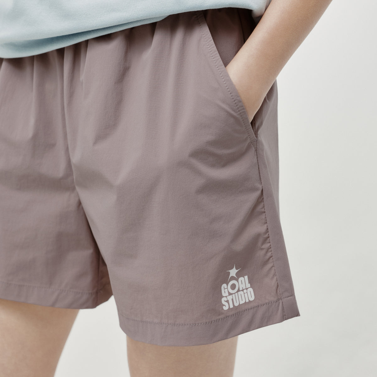W'S ESSENTIAL STRETCH SHORTS - BROWN