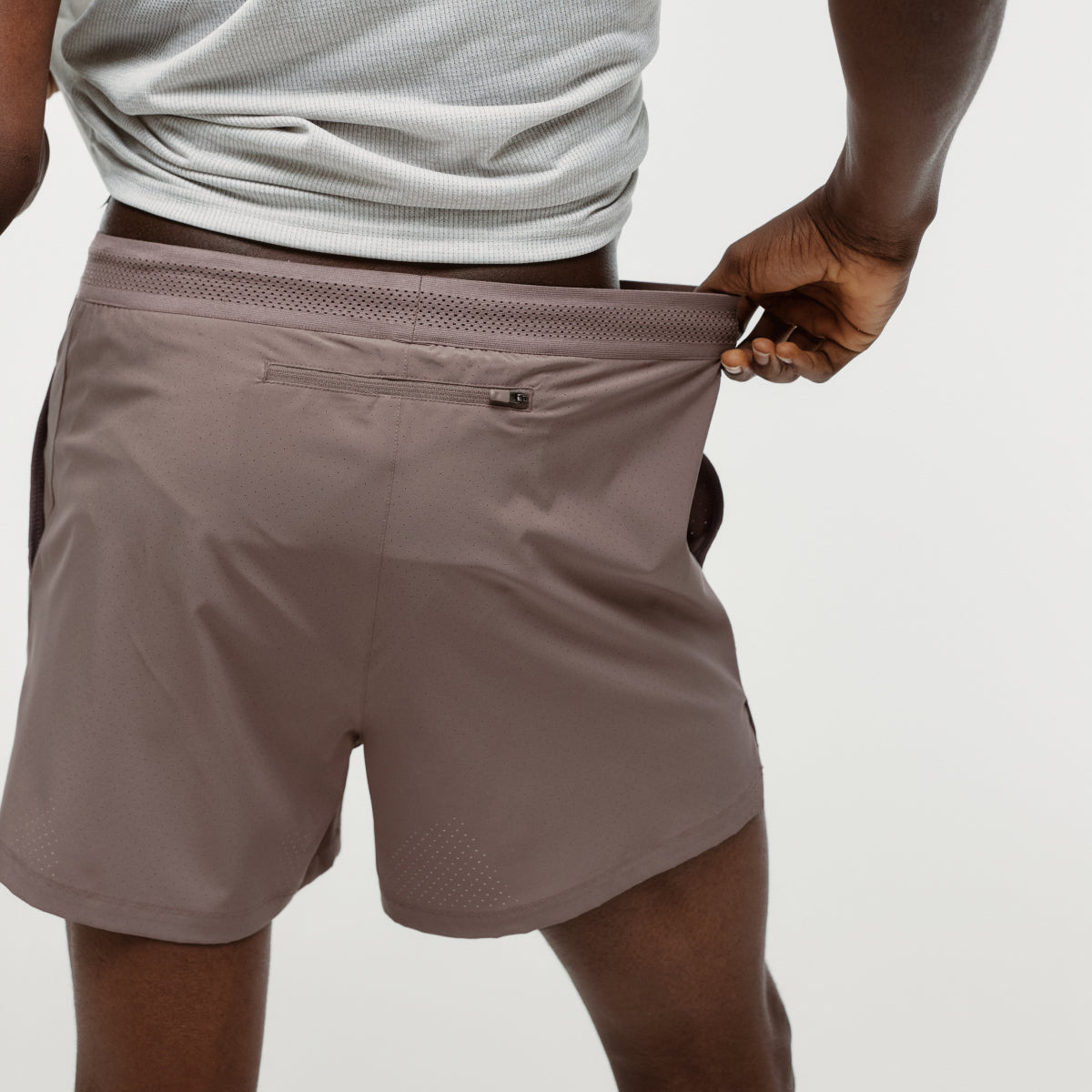M'S 5" RUNNING SHORTS - BROWN