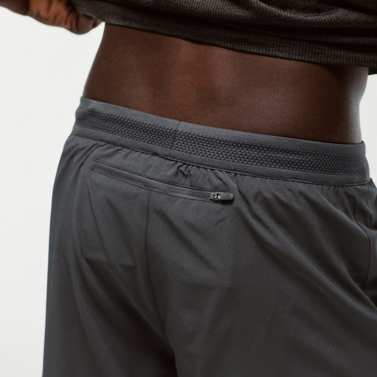 M'S 5" RUNNING SHORTS - CHARCOAL