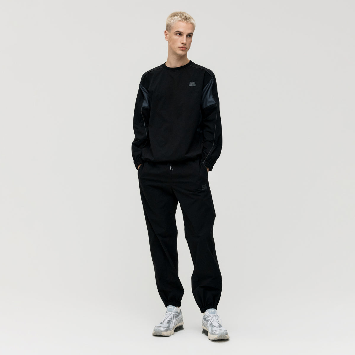 ESSENTIAL STRETCH WIND PULLOVER - BLACK