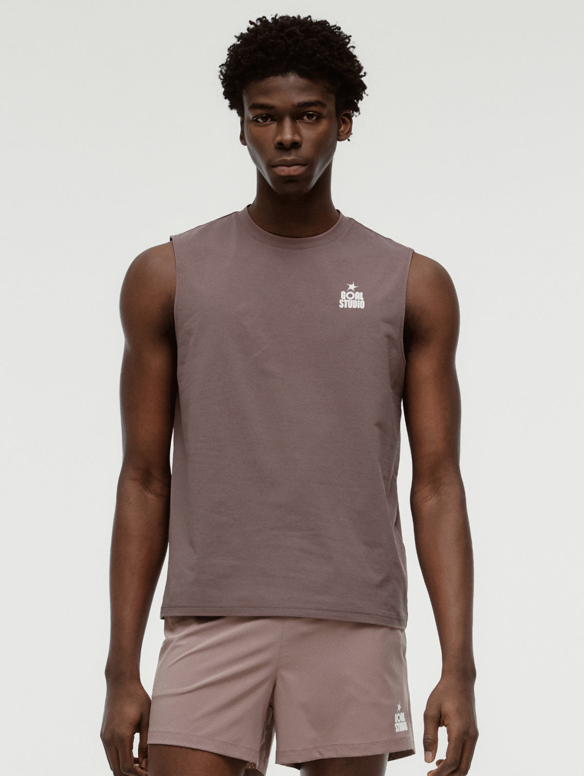 M'S ESSENTIAL AIRDRY SLEEVELESS - BROWN