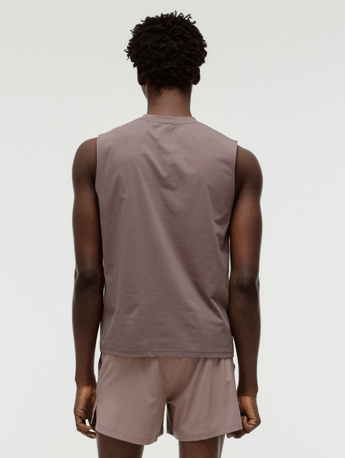 M'S ESSENTIAL AIRDRY SLEEVELESS - BROWN